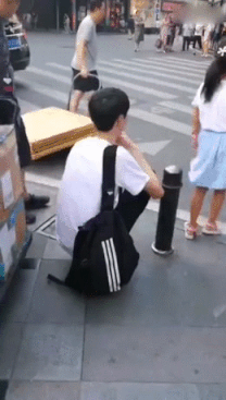 90b1eb8ad277c87cc1c0a7982f45520f.gif