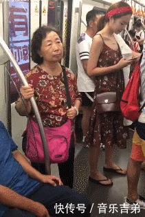 t01c8f8e77fcfcec5d1.gif