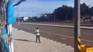 7fd3-hhtfwqr6987679.gif