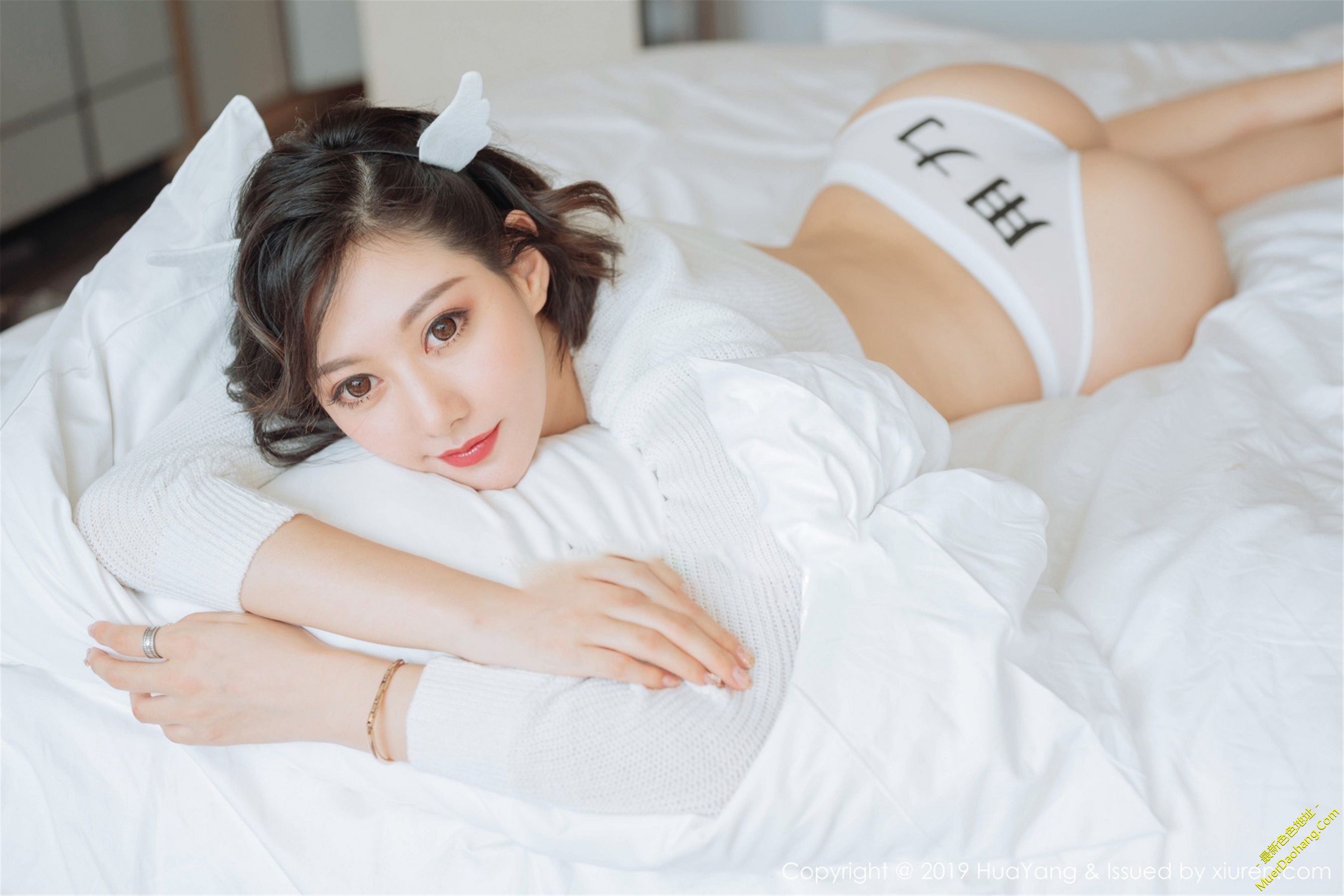 内裤上写着用力的少妇