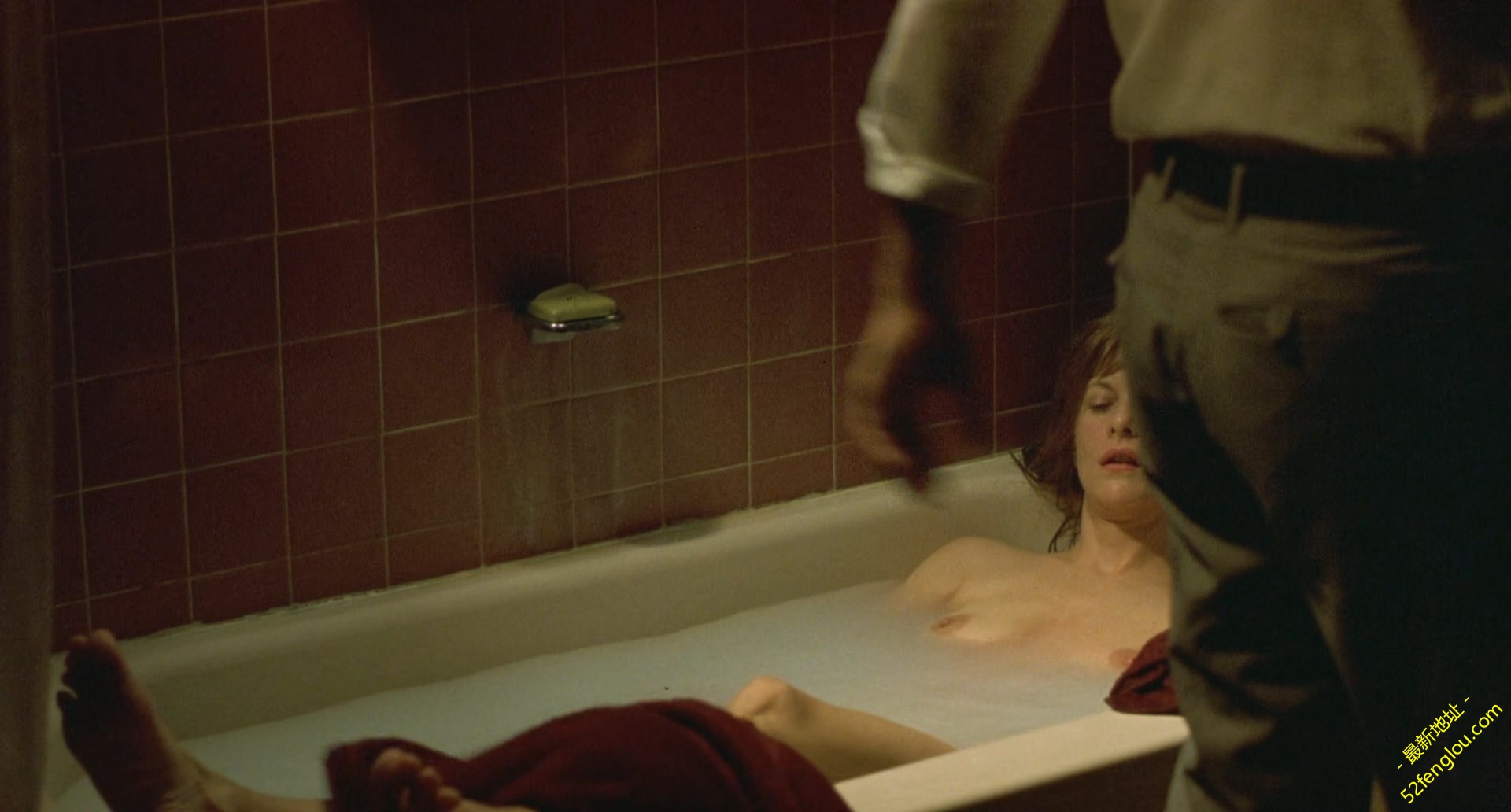 In.the.Cut.2003.BluRay.1080p.x265.10bit.MNHD-FRDS.mkv_20181223_200748.929.jpg