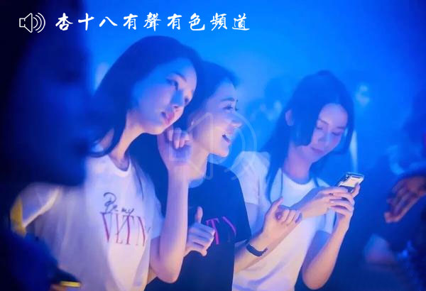 在夜店中的邂逅.jpg